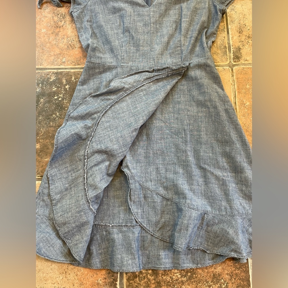 J.crew Chambray Ruffle V-Neck Faux Wrap Dress Size 4 - Picture 9 of 9